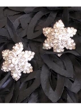 Vintage screw back clip on silver and clear crystal floral earrings formal